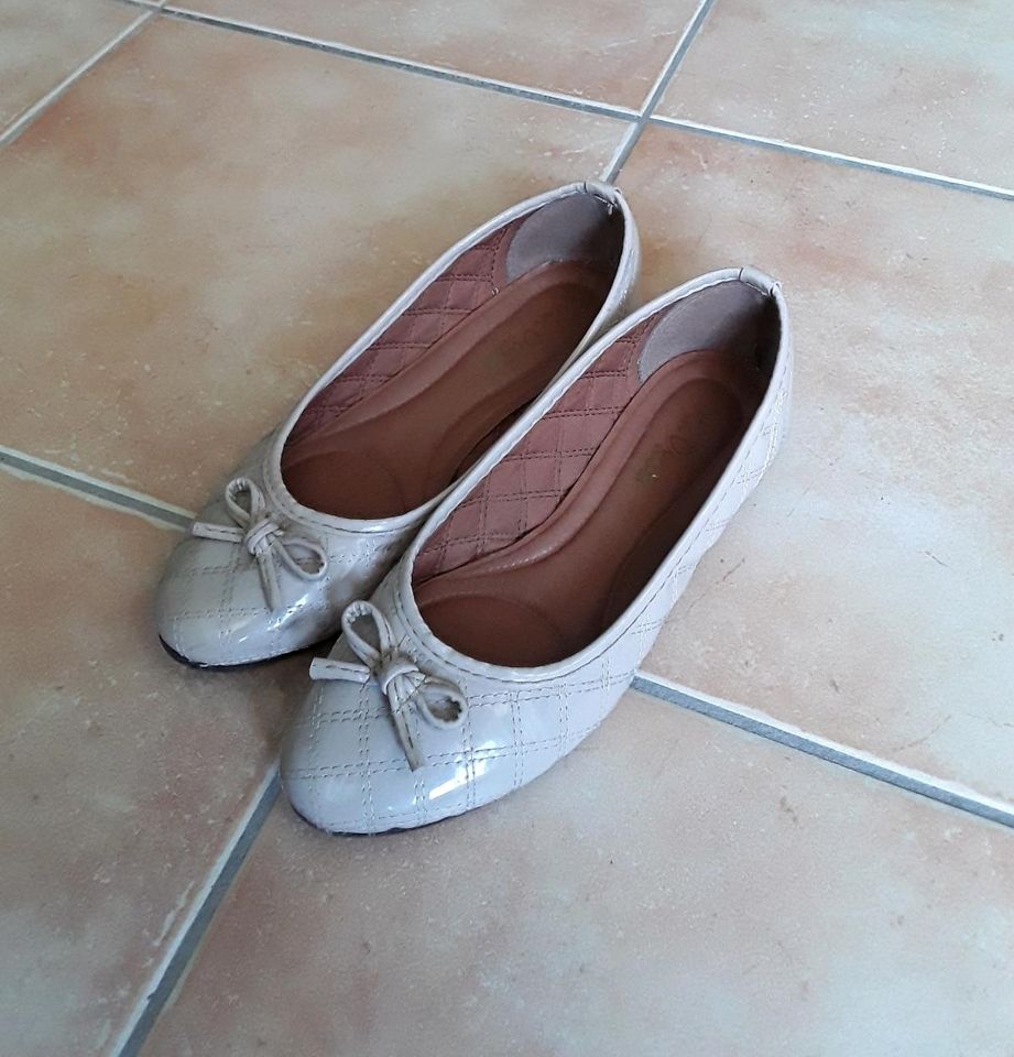 Ballerinas Gr. 37 beige Glanz  Sommer Schuhe in Chemnitz