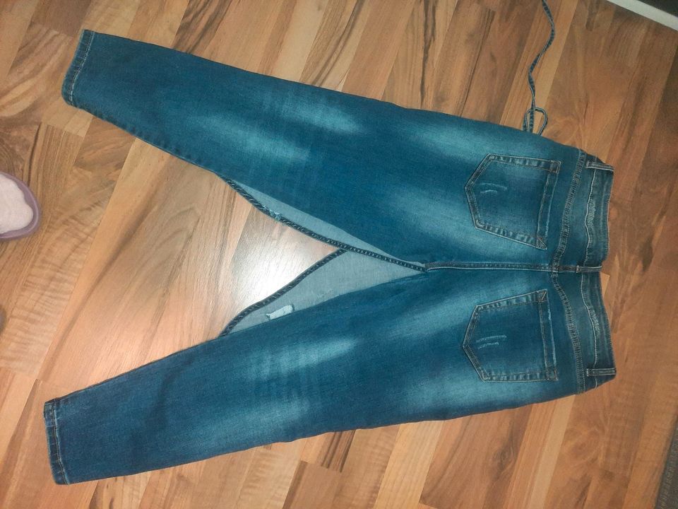 NEUE außergewöhnliche Jeans Gr. M in Katzwinkel (Sieg)