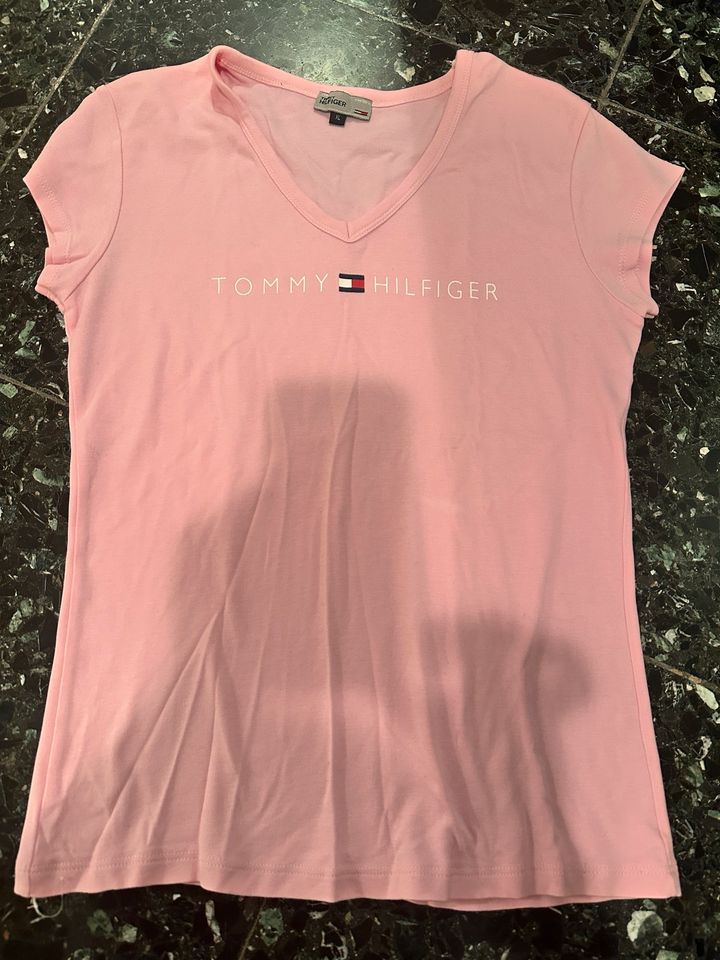 Tommy Hilfiger Paket T-Shirts Pullover in Düsseldorf