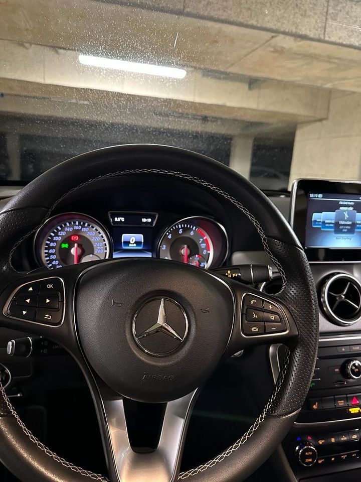 Mercedes Benz GLA 250 in Offenbach