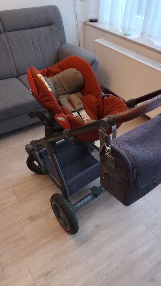 Kinderwagen + Babyschale + Autohalterung in Kirchhundem