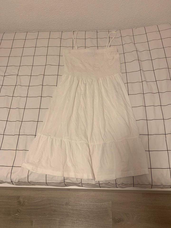 Kleid für mädchen in Schwaikheim