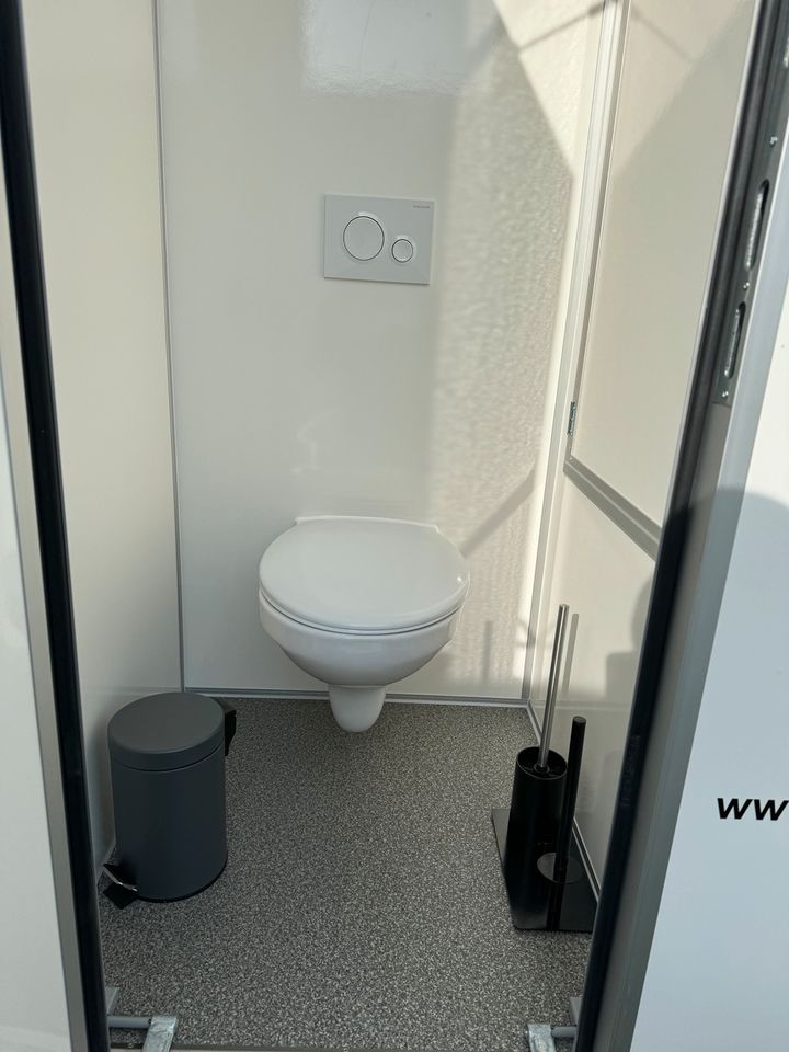 ✅ Neu ab Mai - Toilettenwagen VIP Gigant mieten ✅ WC Anhänger in Steinfeld