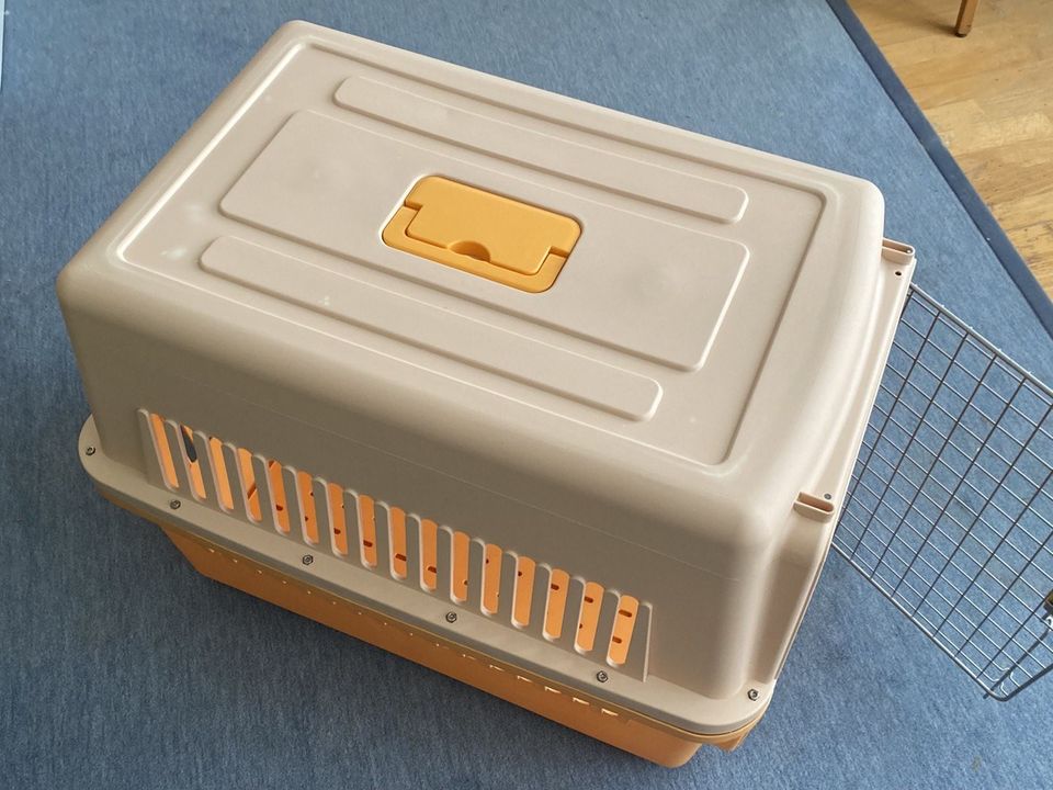 Hundetransportbox MIT ROLLER. Transportbox für Hunde, Größe M-L in Waldkirch