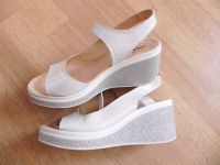 Neu elegante weiße Schuhe Sandalen silber Keilabsatz Arie Gr. 40 Rheinland-Pfalz - Mainz Vorschau