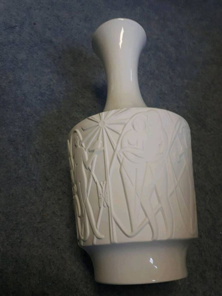 Blumenvase in weiß Edelstein in Kassel