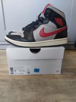 Nike Air Jordan 1 Mid 38 Black Red Grey mit Original Karton Sachsen-Anhalt - Dessau-Roßlau Vorschau