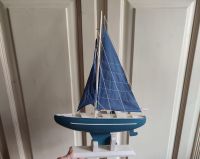 Segelboot Modell Vintage Holz blau Hessen - Groß-Gerau Vorschau