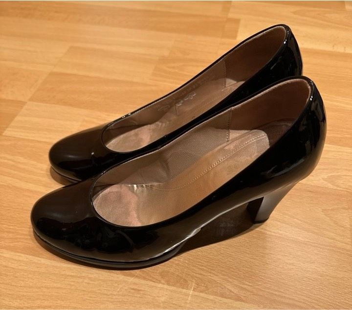 Gabor Pumps Gr. 4 1/2 UK (37,5 EUR) schwarz Lackschuhe in Engelsbrand