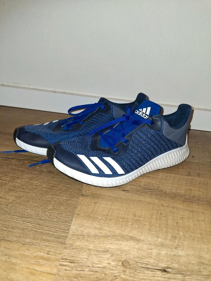 Adidas Gr. 37 in Eigenrode