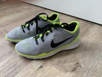 Nike Laufschuhe Sneaker Gr. 37,5 Baden-Württemberg - Ehingen (Donau) Vorschau