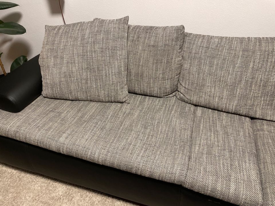 Sofa mit Schlaffunktion und Stauraum in Augsburg