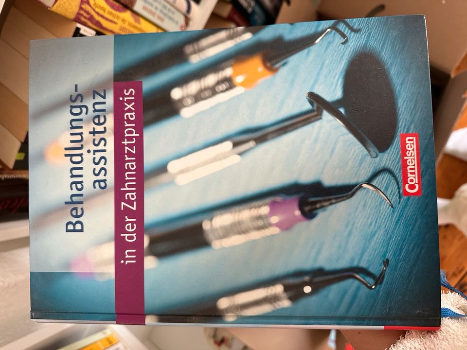Fachbuch Behandlungsassistenz in der Zahnarztpraxis für ZFA in Lübeck