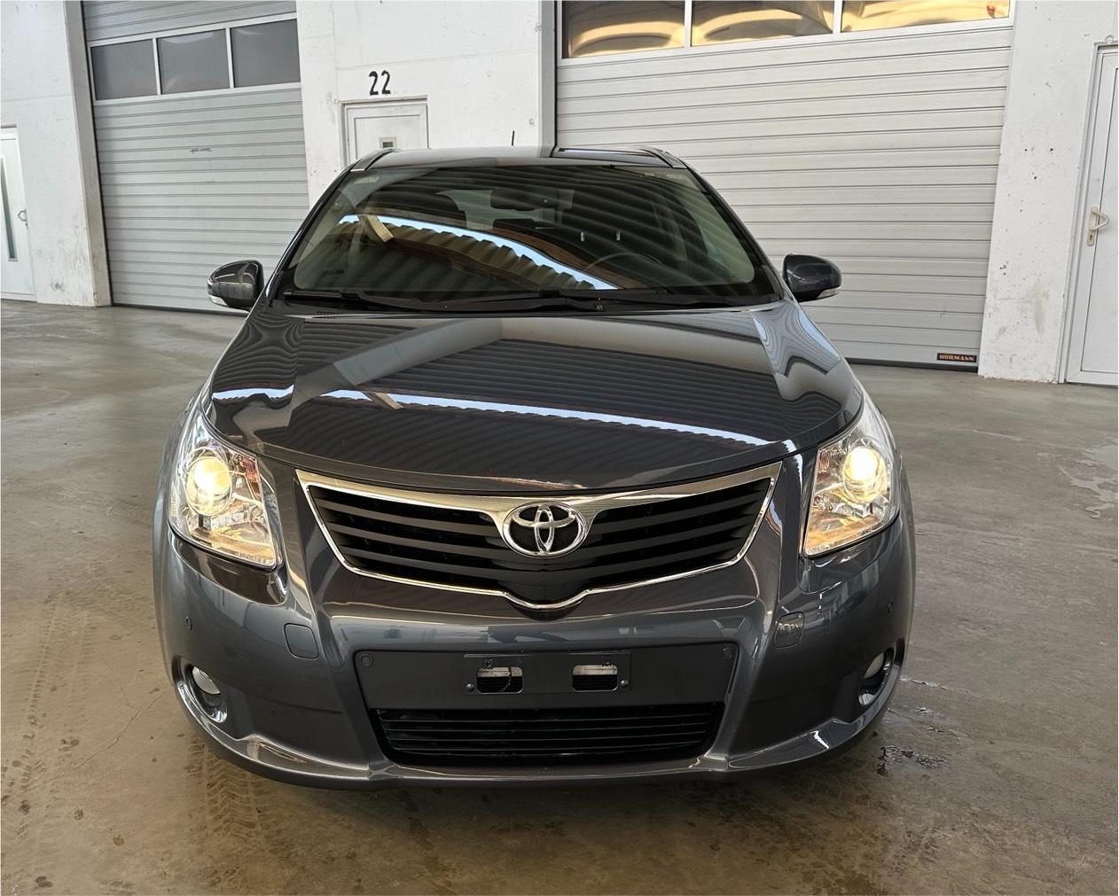 Abbildung des Autos TOYOTA AVENSIS 2.2 D-4D …