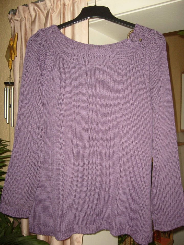 Violetter Pullover, Gr. 44-46 in Krefeld