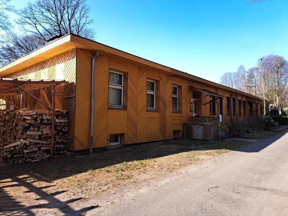 Mehrfamilienhaus – Bungalow mit 3 Wohneinheiten in Waldlage, Wohnung 1: ca. 190 m² Wfl./ Nfl., Wohnung 2: ca. 92 m² Wfl./ Nfl., Wohnung 3: ca. 110 m² Wfl. / Nfl. in Hohenlockstedt