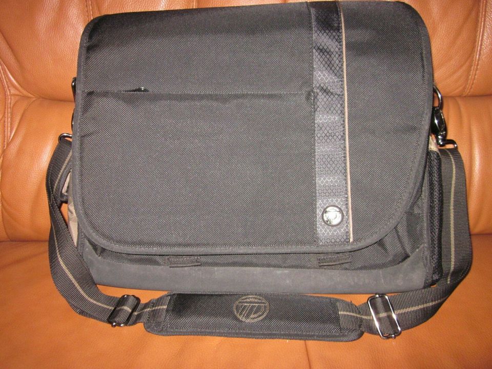 TARGUS 17,3 Zoll Laptoptasche Notebook Umhängetasche. NEU! in Frankfurt am Main