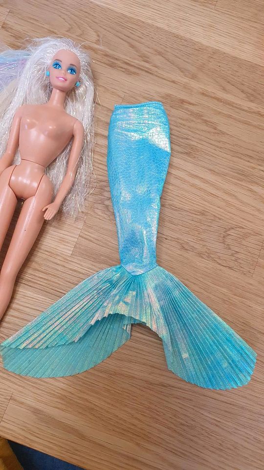 Mermaid barbie blau mit Flosse 90er 90s vintage in Biebelnheim