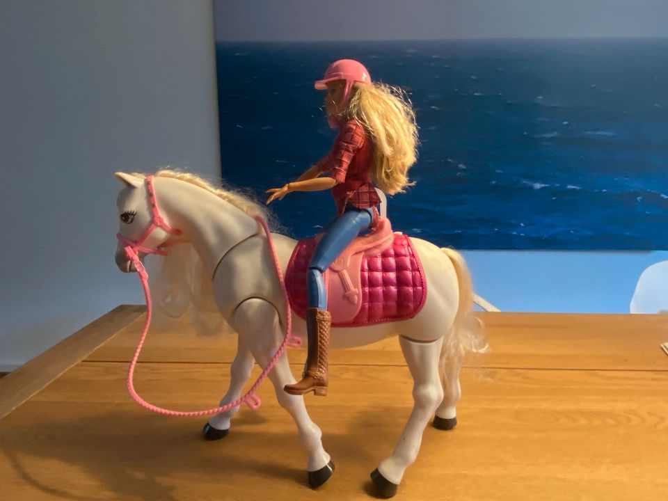 Barbie Tanzendes Pferd mit Reiterin in Mauritz