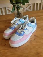 Sneaker in Pastell Hessen - Gelnhausen Vorschau