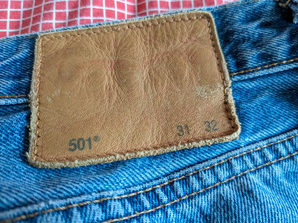 Levis Jeans 501 Größe 31/32 in Essen