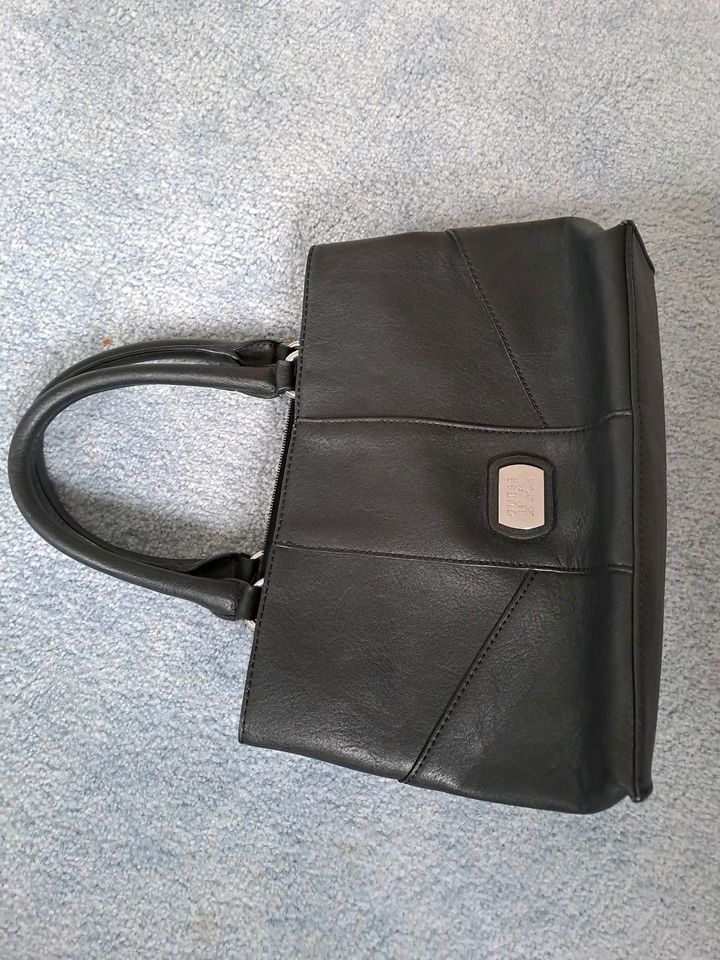 Guess Handtasche in Magdeburg