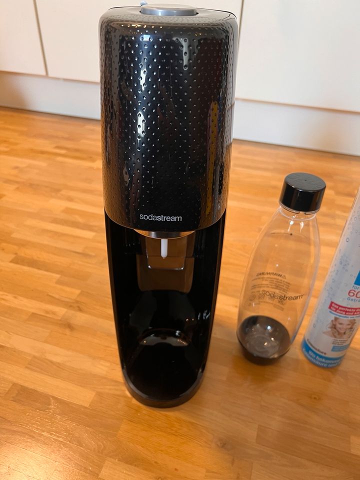 Sodastream NEU mit OVP + PET Flasche + 1x CO2 Kartusche in Berlin