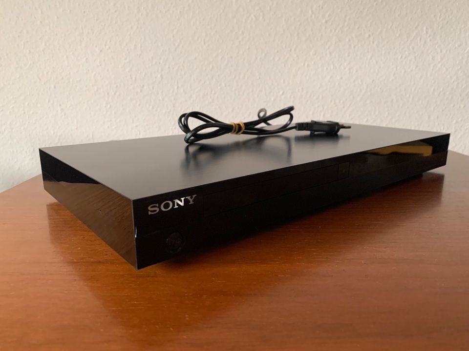 Sony BDP-S7200 Blu-Ray Player schwarz 4K-Upscaling in Neckarbischofsheim