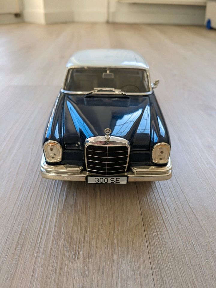 Revell Mercedes Benz 300 SE, Maßstab 1:18 in Schwülper