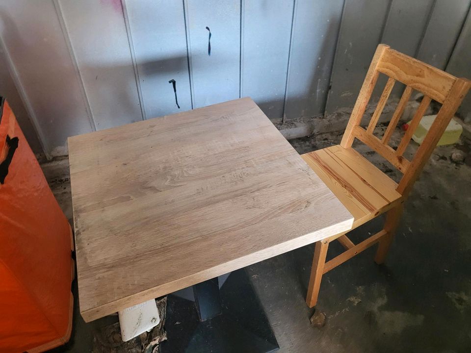 Tisch mit 6 Stühlen in Falkensee
