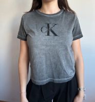 Calvin Klein Jeans Damen T-Shirt Cropped Top Gr. L grau Frankfurt am Main - Nordend Vorschau