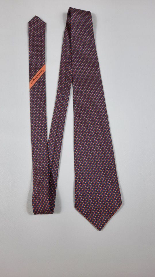 HERMES Tie Krawatte Rot mit Muster H ; Salvatore Ferragamo Neu in Offenbach