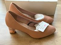 Tamaris Brautschuhe Pumps Hochzeit Standesamt nude rosé neu 38 Hessen - Fuldatal Vorschau