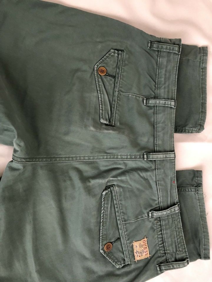 Guess Herren Hose Gr W31 L34 Chino Stoffhose Original grün Top in München