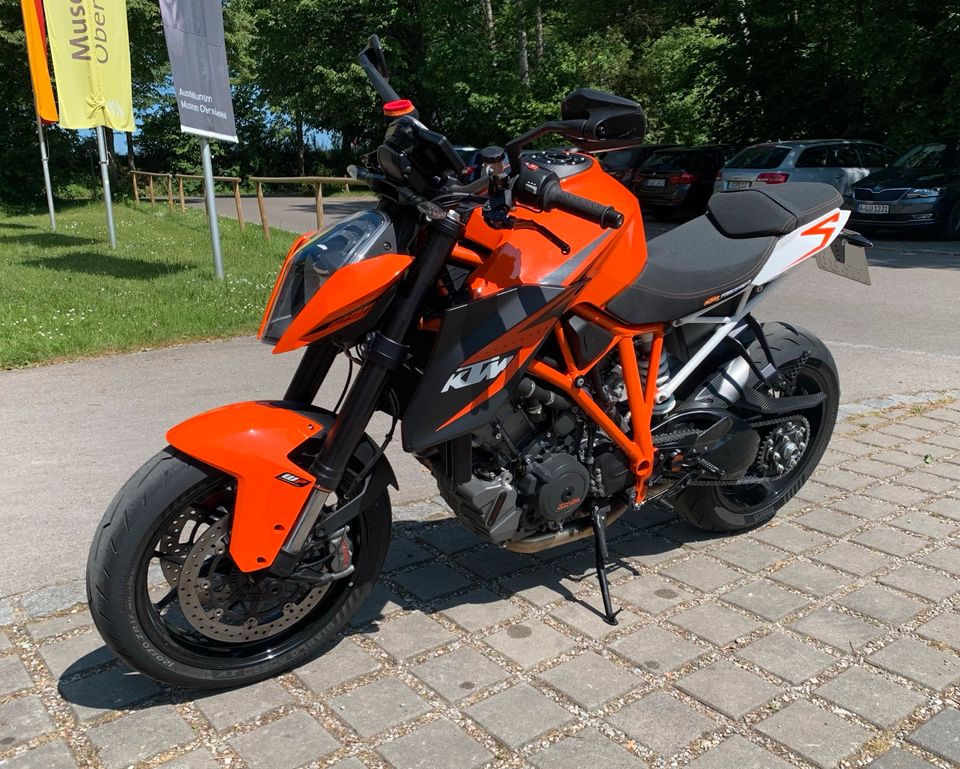 KTM 1290 Superduke R Akrapovic / Gilles / Carbon / Service NEU in Wertingen