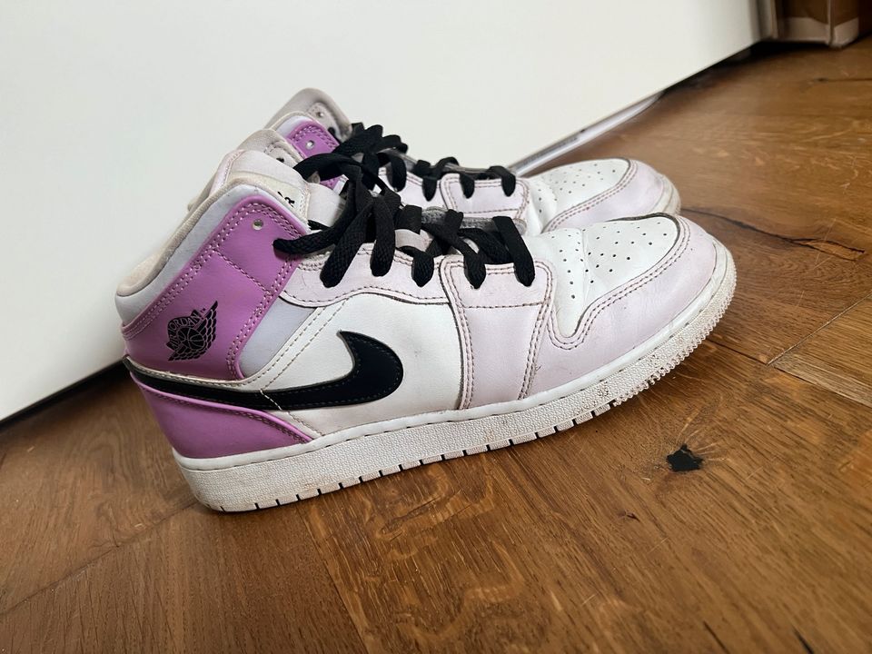 Nike Air Jordan rosa gr. 40 in Ingolstadt