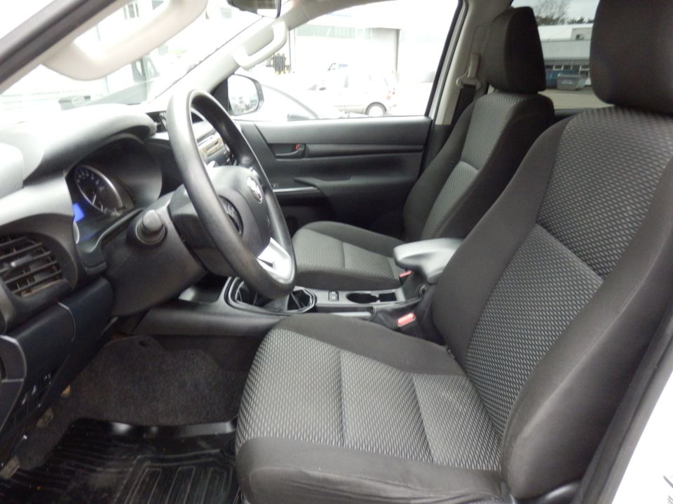Toyota Hilux Double Cab Duty 4x4, Laderaumabdeckung, ZV, Klima in Bergisch Gladbach