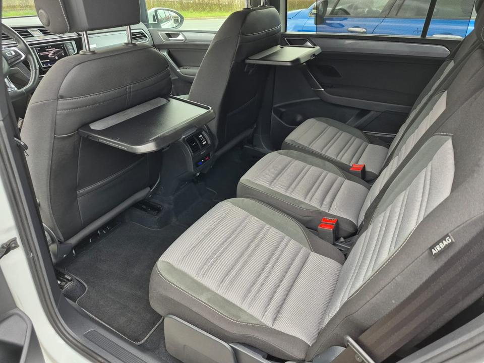 VW Touran Highline R- Line DSG 8x Alu AHK LED Sitzhzg Voll. in Roßwein