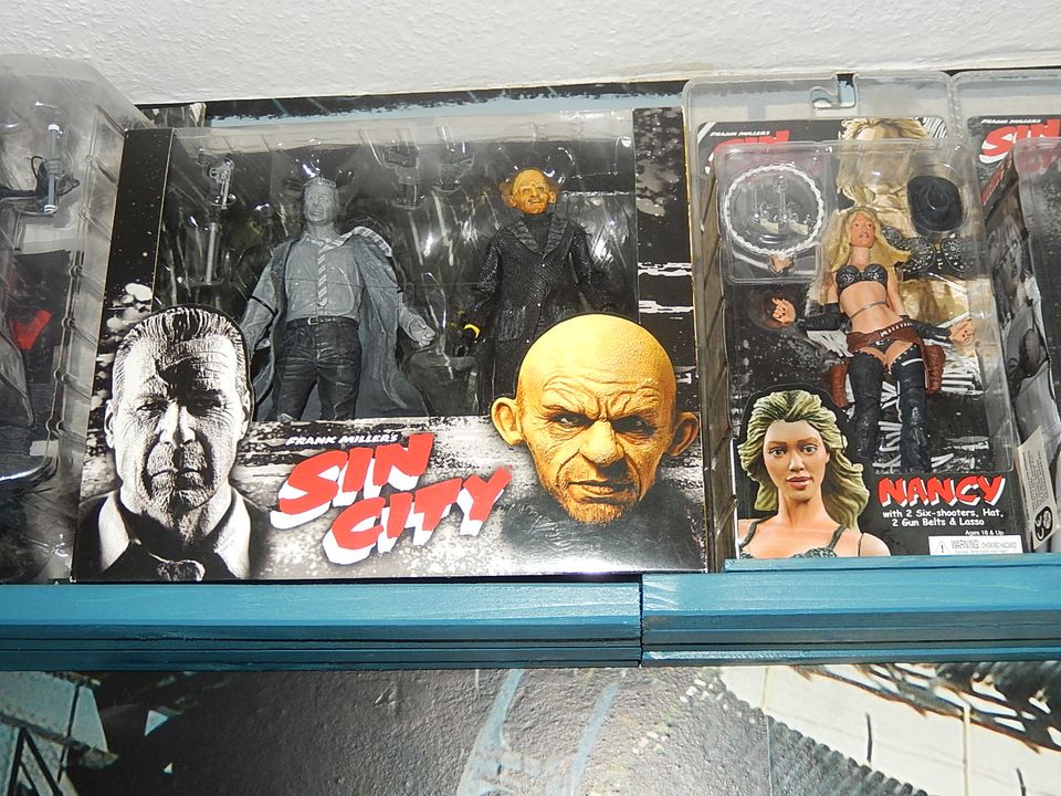 SIN CITY Figuren 24 St. 4 von DIAMOND SELECT TOYS u. 20 von NECA in Bochum