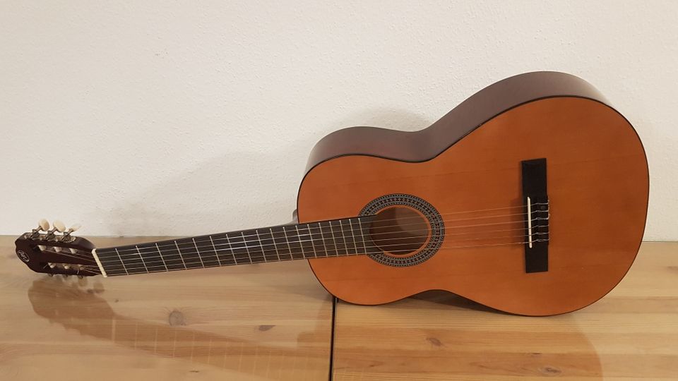 NEU unbenutzt Gitarre Schülergitarre 4/4 + Gitarrenständer Tasche in Bayreuth