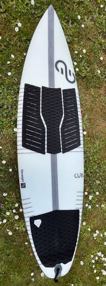 Surfboard Kite Eleveight Curl 5'7 mit Finnen und Pads gebraucht in Möser