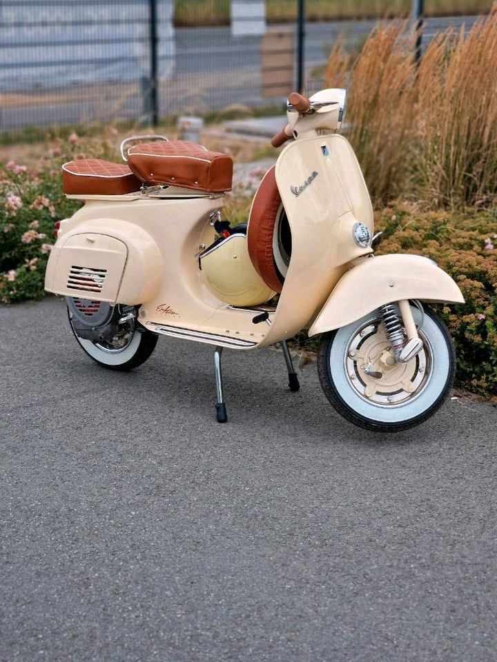 Vespa V50 Oldtimer Mieten für Hochzeit / Fotobox / Eycatcher in Hainburg