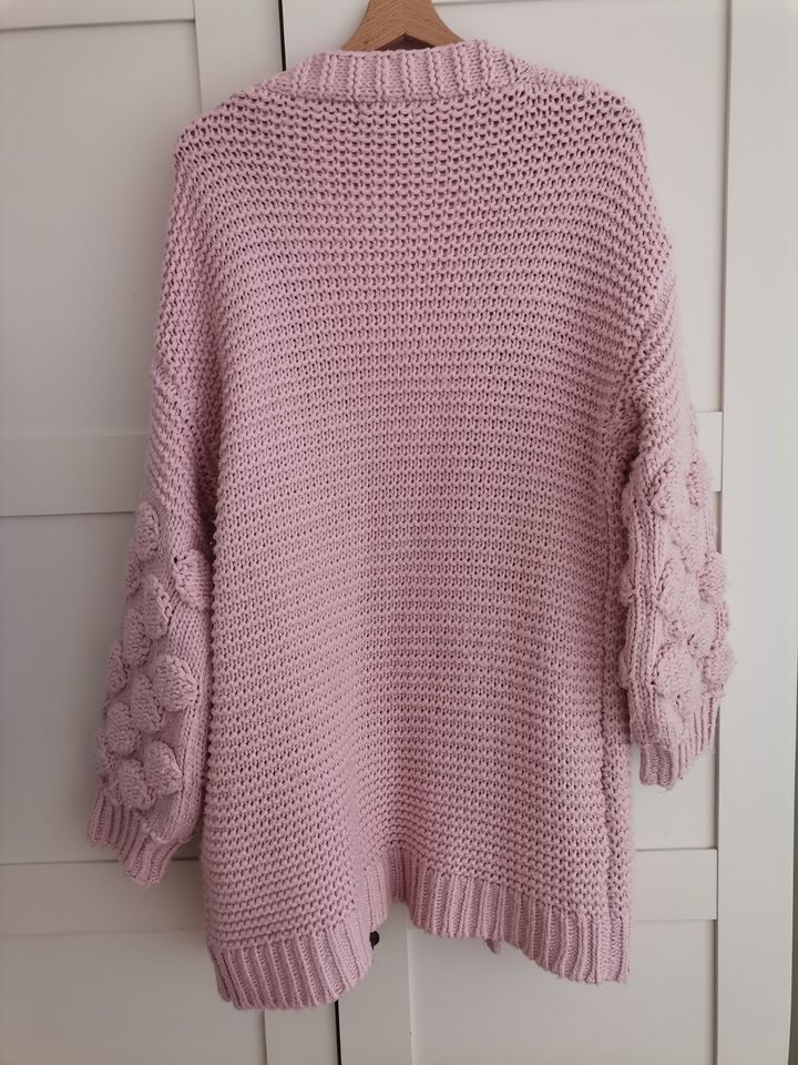 Strickjacke Cardigan S rosa Bommelärmel in Hamburg