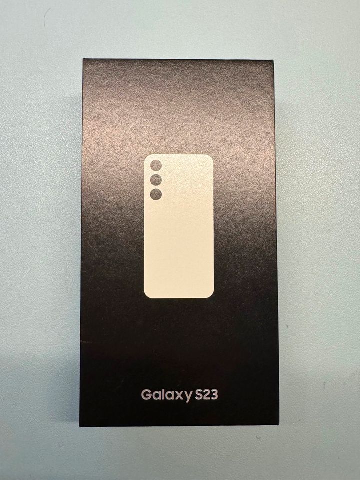 Samsung Galaxy S23, Cream, 128GB + FastCharger + Case in München