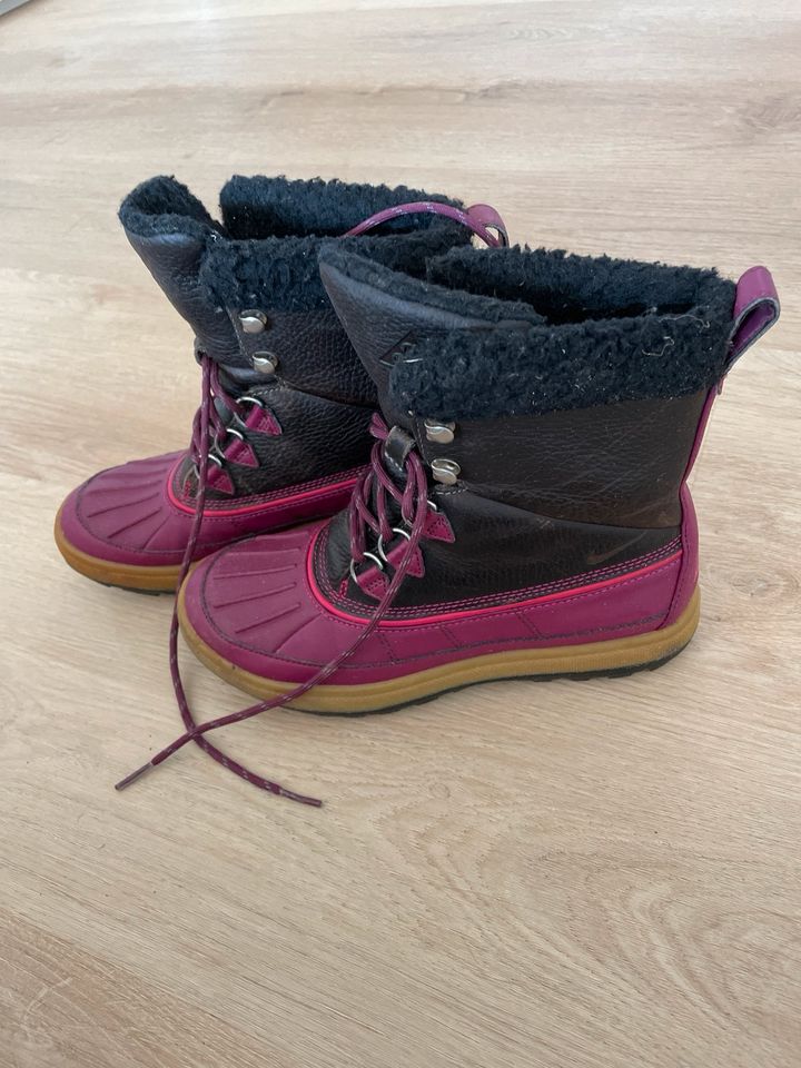 Boots Winterschuhe Nike in Velbert