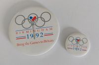 Zwei schöne seltene Buttons Pins Bewerbung Olympia 1992 England Nordrhein-Westfalen - Hiddenhausen Vorschau