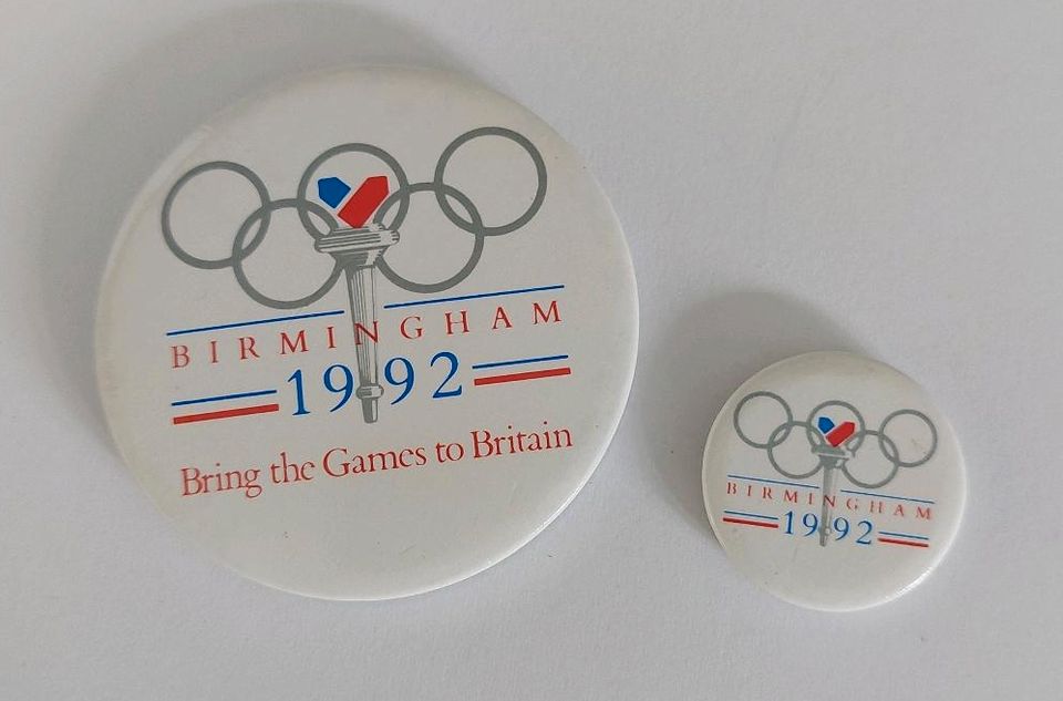Zwei schöne seltene Buttons Pins Bewerbung Olympia 1992 England in Hiddenhausen