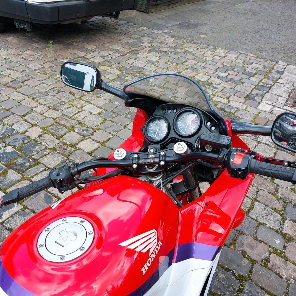 Honda CBR 600 F in Duisburg