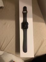Apple Watch Series 3 kaputt funktioniert aber noch Sachsen - Großweitzschen Vorschau