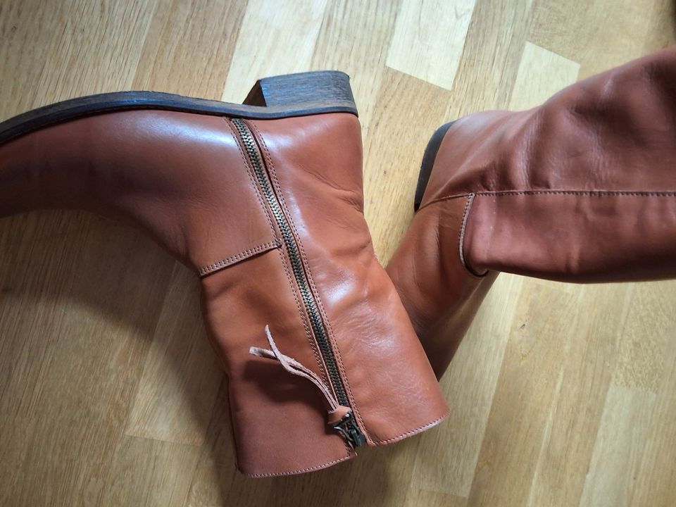 Leder boots 41 cognac Stiefel braun hoher np Schuhe in Wacken